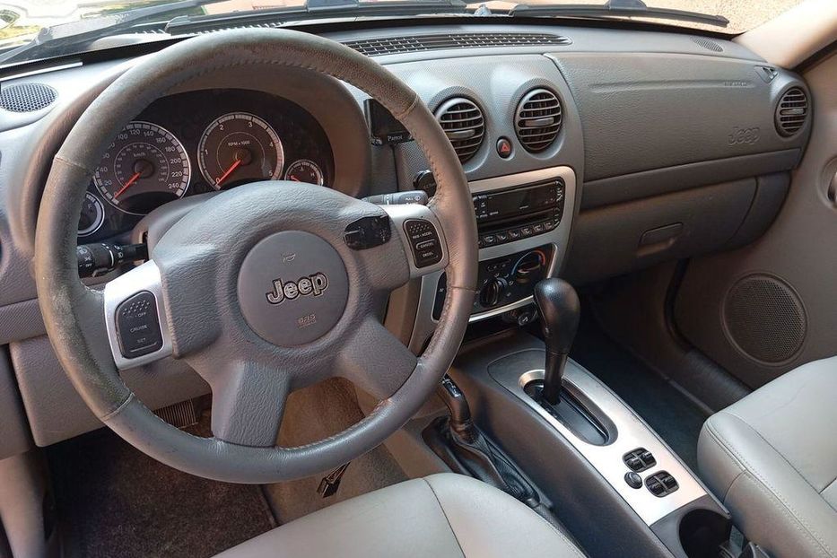 Продам Jeep Cherokee 2005 года в Харькове