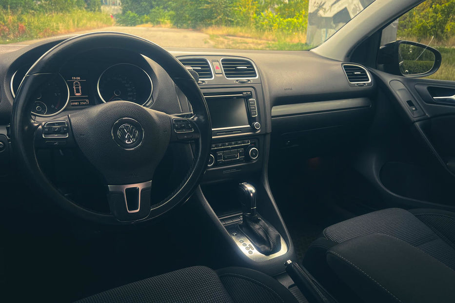Продам Volkswagen Golf  VI 2012 года в Киеве