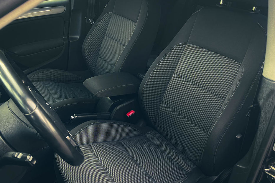 Продам Volkswagen Golf  VI 2012 года в Киеве