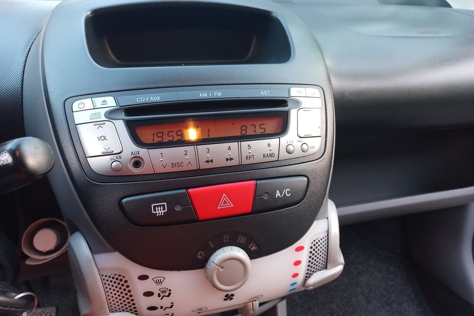 Продам Peugeot 107 2010 года в Харькове