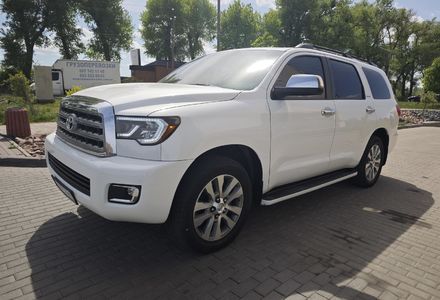 Продам Toyota Sequoia 2015 года в Киеве