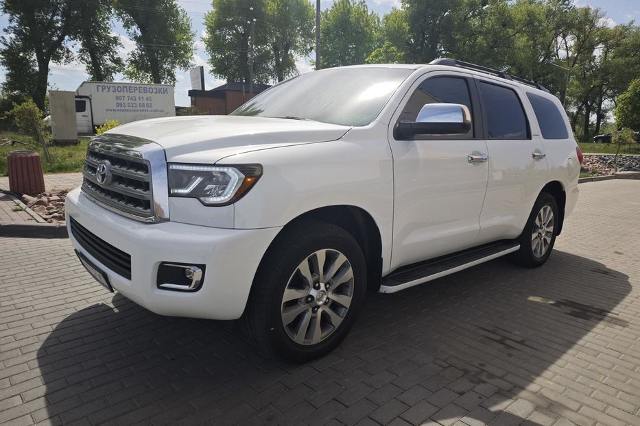 Продам Toyota Sequoia 2015 года в Киеве