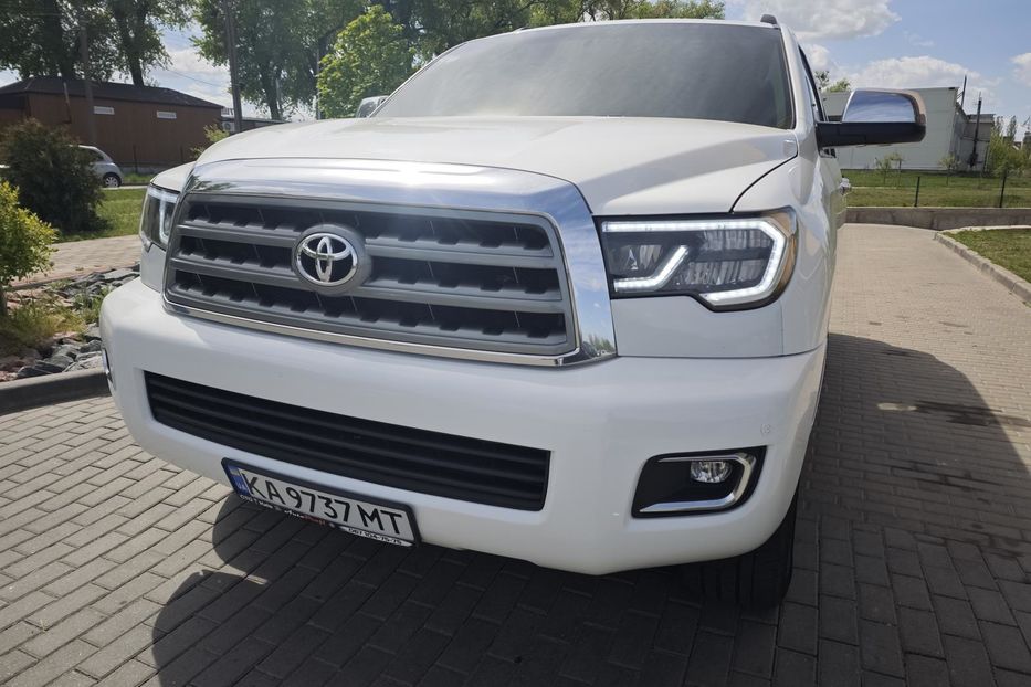 Продам Toyota Sequoia 2015 года в Киеве