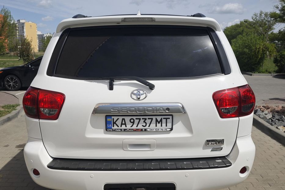 Продам Toyota Sequoia 2015 года в Киеве