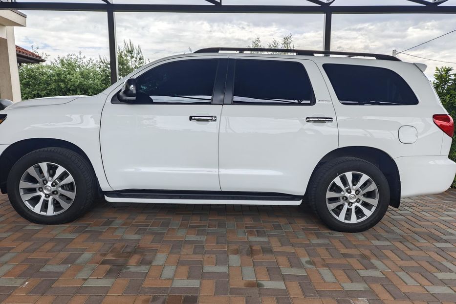 Продам Toyota Sequoia 2015 года в Киеве