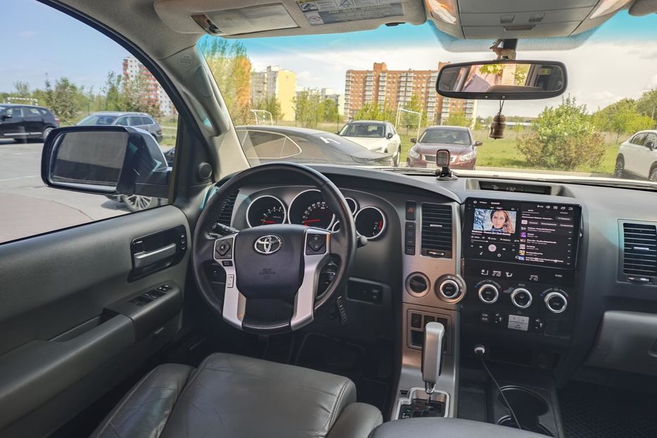 Продам Toyota Sequoia 2015 года в Киеве