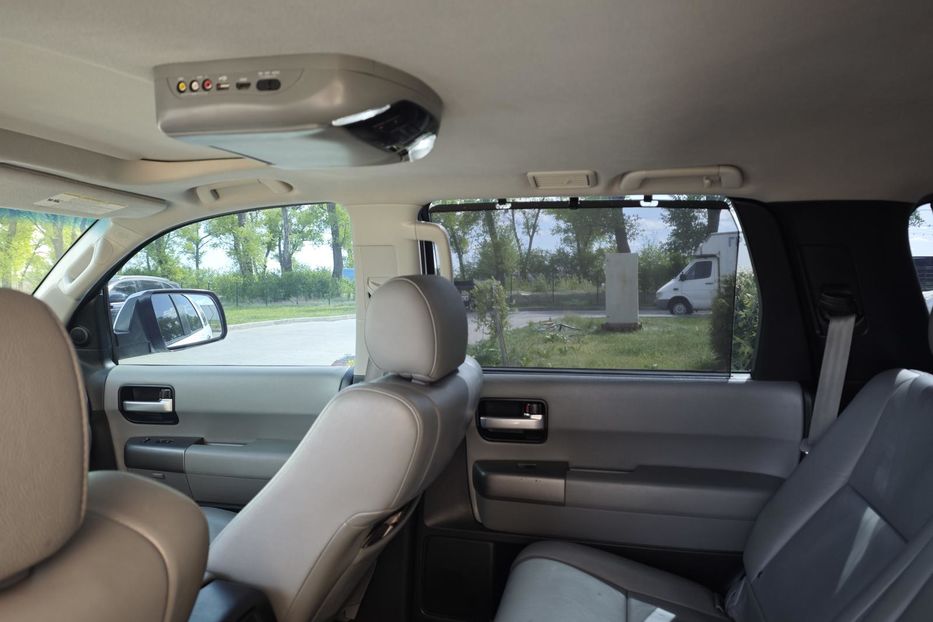 Продам Toyota Sequoia 2015 года в Киеве