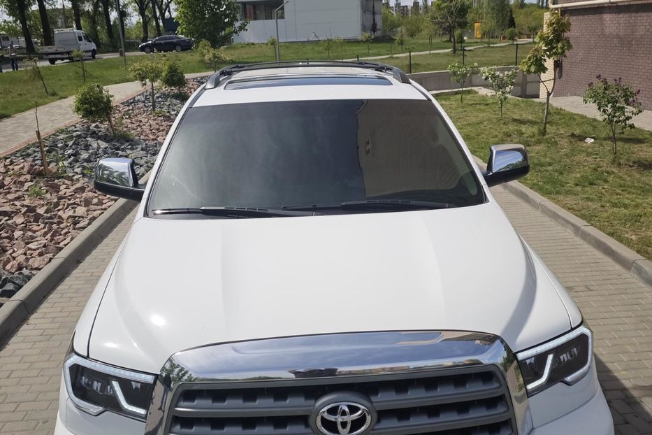 Продам Toyota Sequoia 2015 года в Киеве