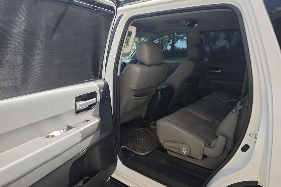 Продам Toyota Sequoia 2015 года в Киеве