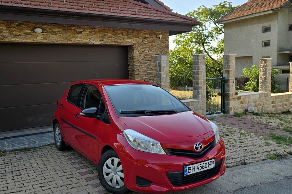 Продам Toyota Yaris 2012 года в Одессе