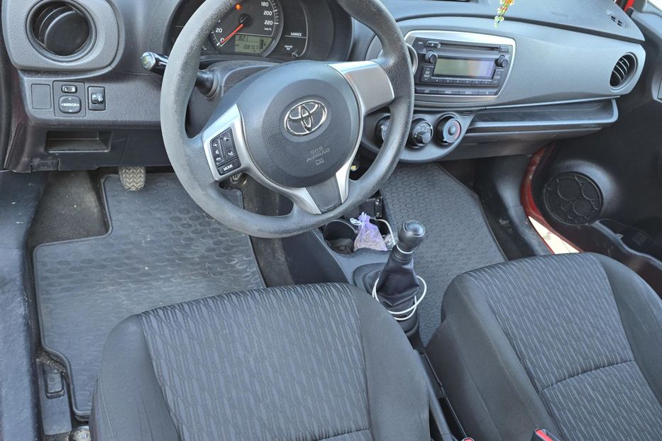 Продам Toyota Yaris 2012 года в Одессе