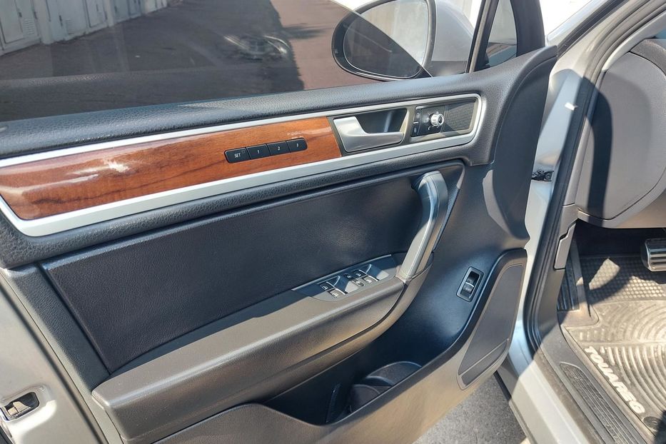 Продам Volkswagen Touareg Гибрид 2011 года в Киеве