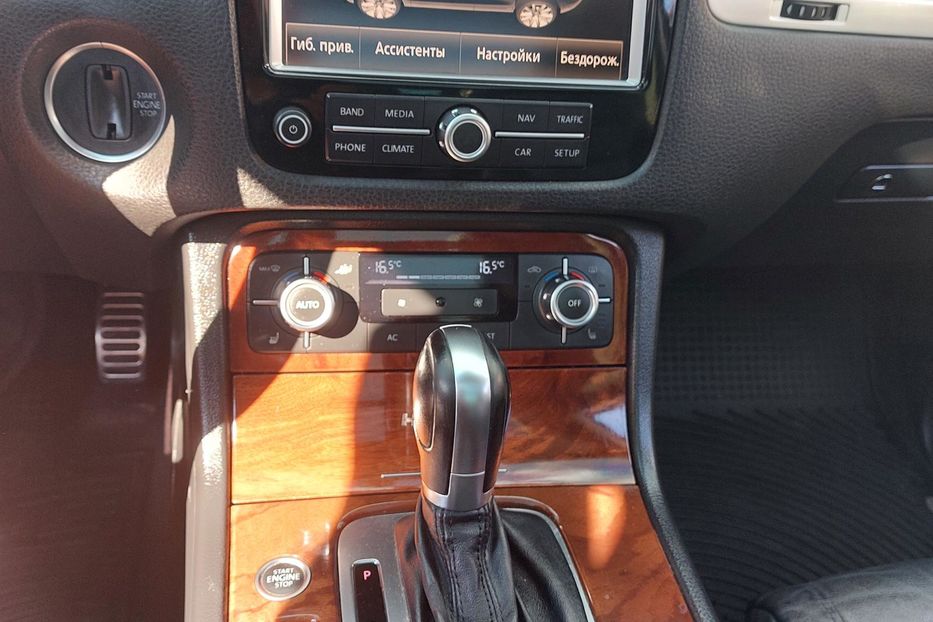 Продам Volkswagen Touareg Гибрид 2011 года в Киеве