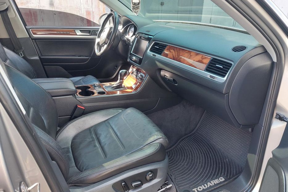 Продам Volkswagen Touareg Гибрид 2011 года в Киеве