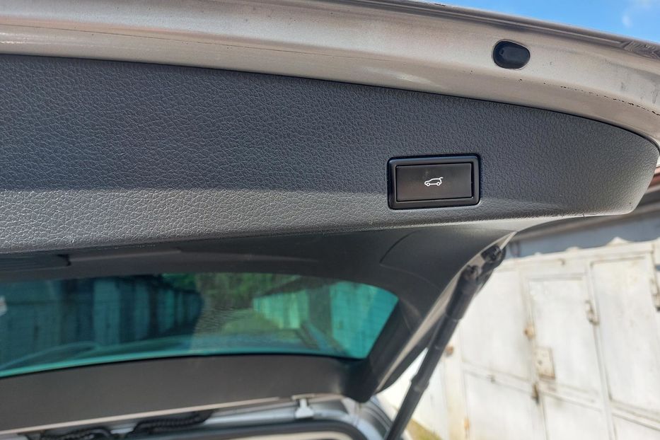 Продам Volkswagen Touareg Гибрид 2011 года в Киеве
