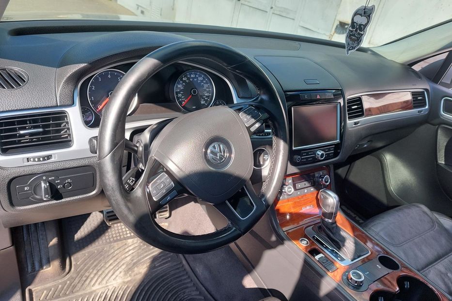 Продам Volkswagen Touareg Гибрид 2011 года в Киеве