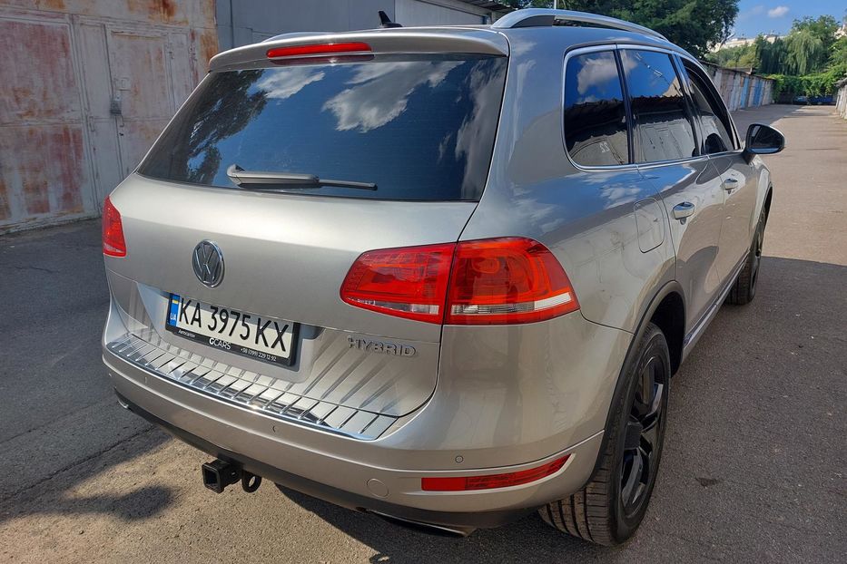 Продам Volkswagen Touareg Гибрид 2011 года в Киеве