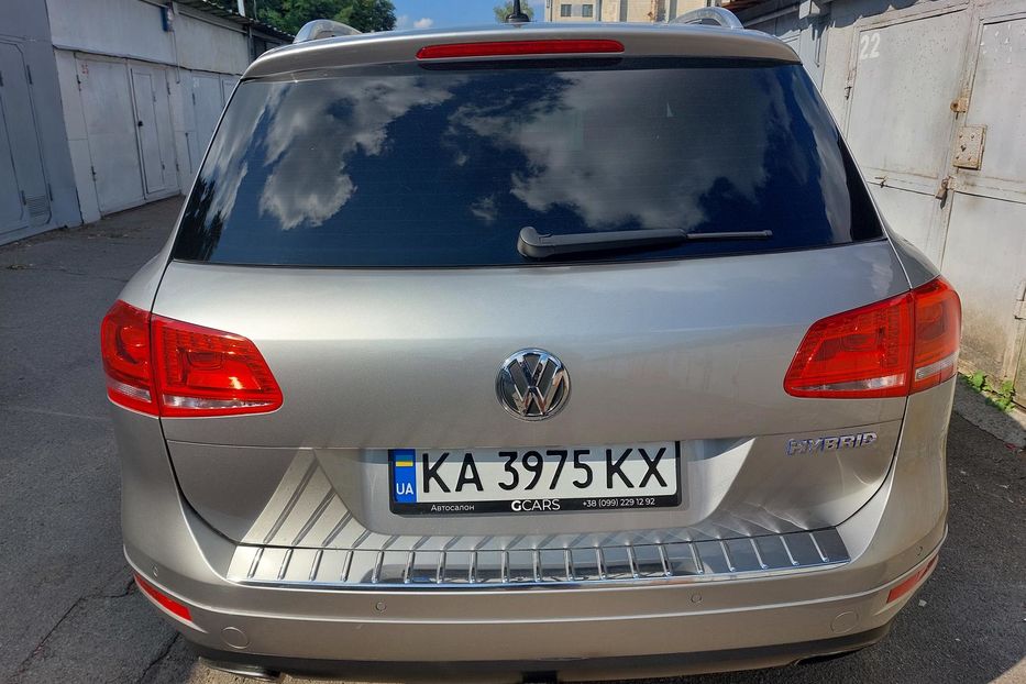 Продам Volkswagen Touareg Гибрид 2011 года в Киеве