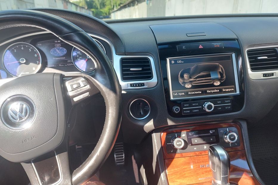 Продам Volkswagen Touareg Гибрид 2011 года в Киеве