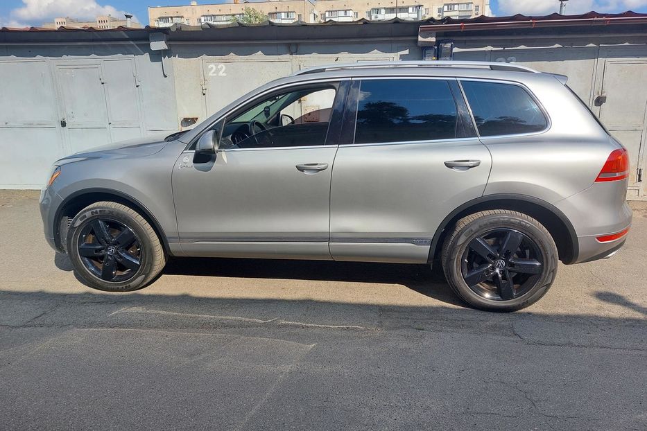 Продам Volkswagen Touareg Гибрид 2011 года в Киеве