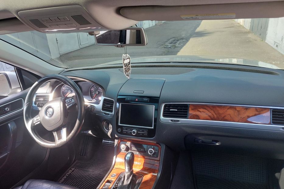 Продам Volkswagen Touareg Гибрид 2011 года в Киеве