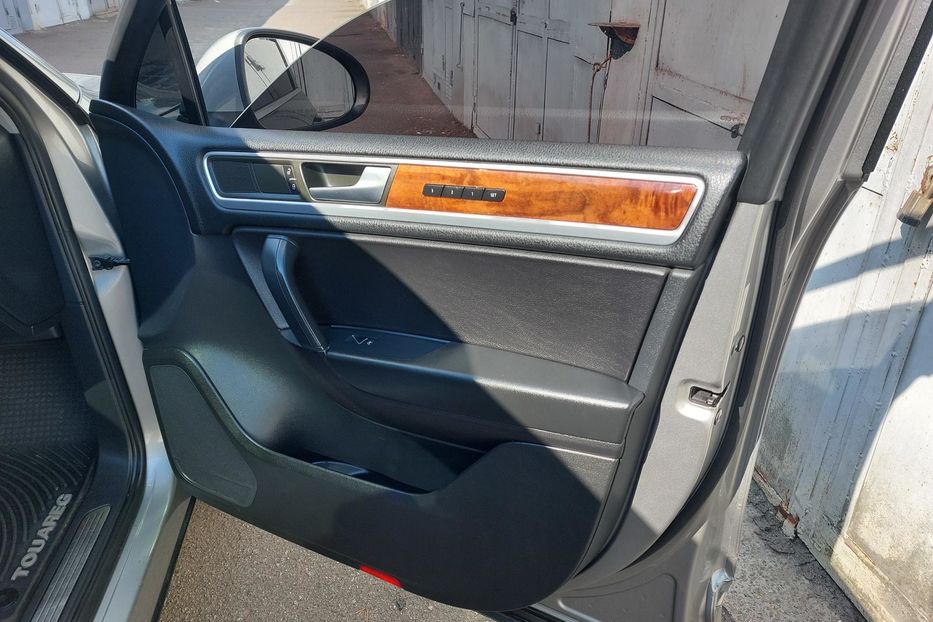 Продам Volkswagen Touareg Гибрид 2011 года в Киеве