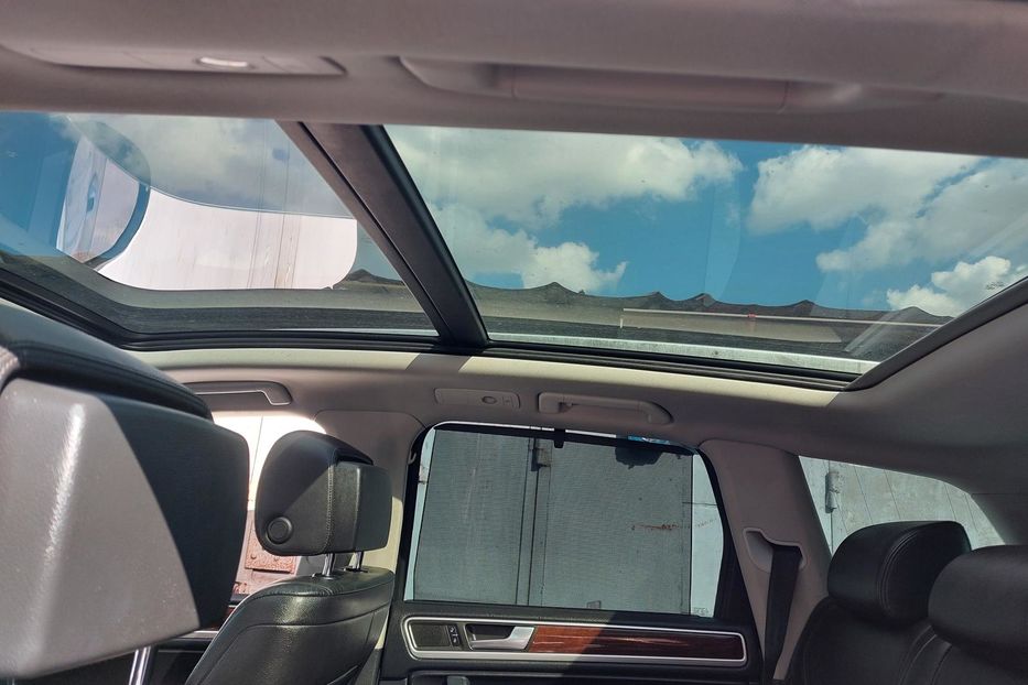 Продам Volkswagen Touareg Гибрид 2011 года в Киеве