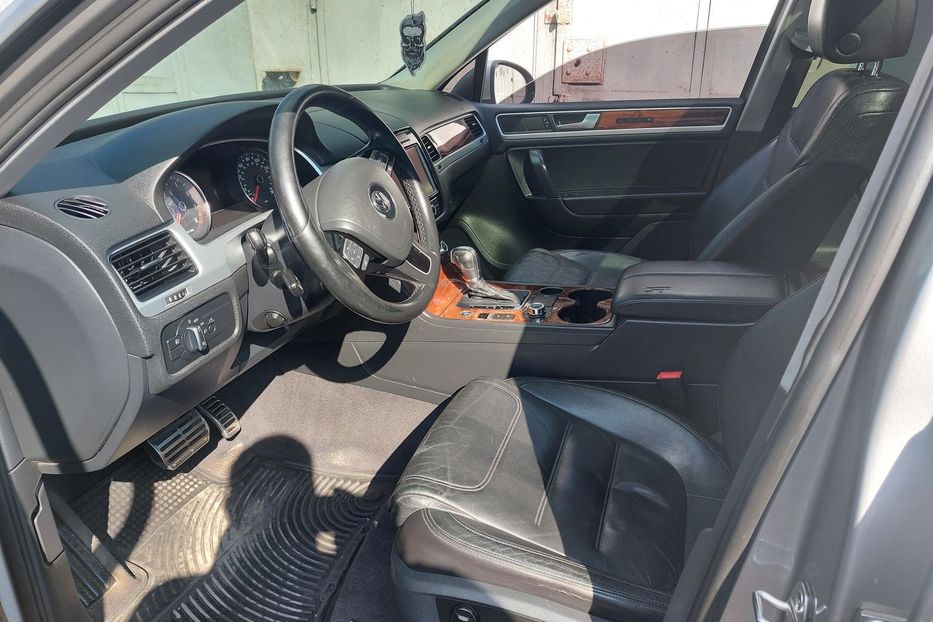 Продам Volkswagen Touareg Гибрид 2011 года в Киеве