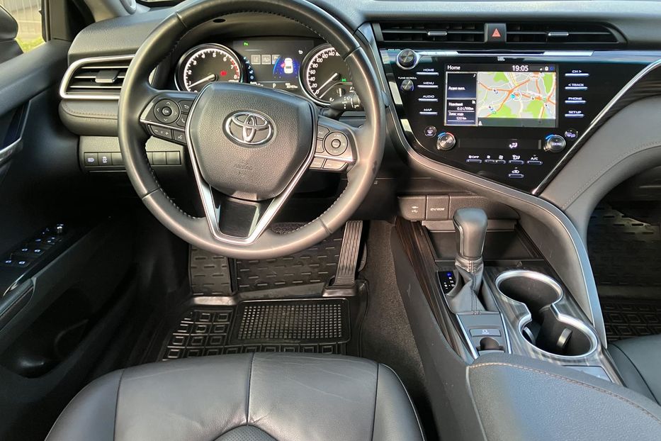 Продам Toyota Camry Premium  2018 года в Киеве