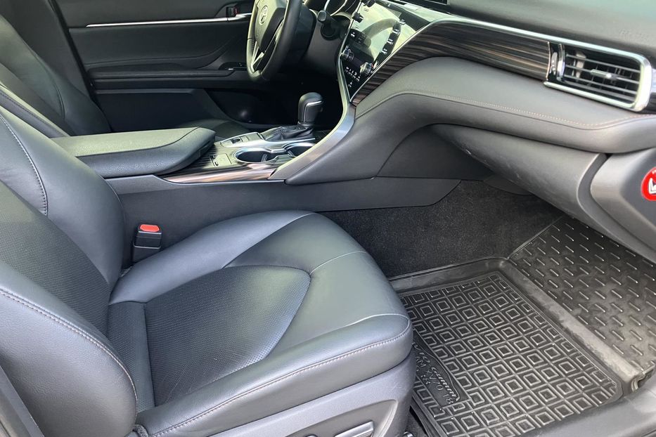 Продам Toyota Camry Premium  2018 года в Киеве