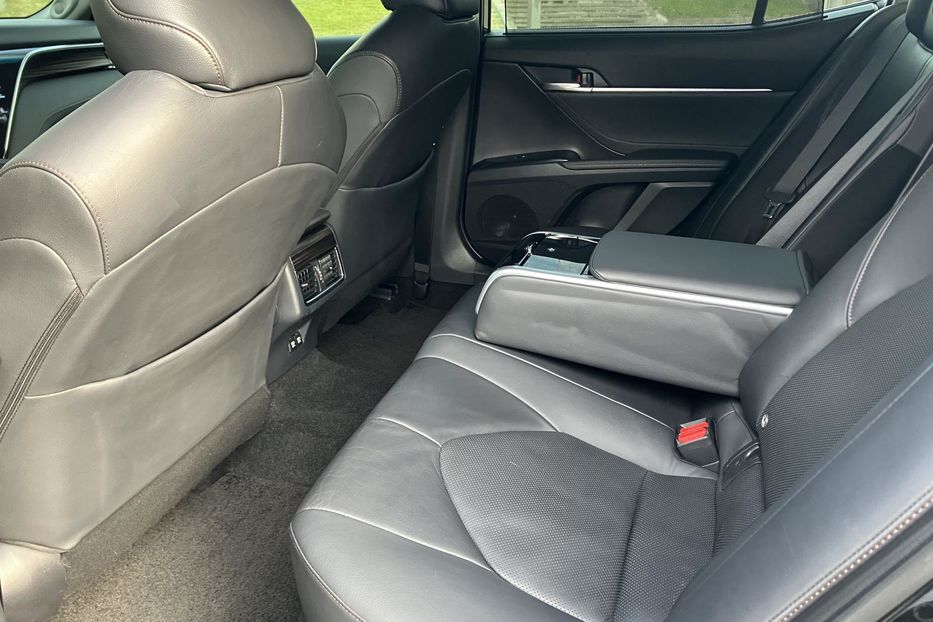 Продам Toyota Camry Premium  2018 года в Киеве