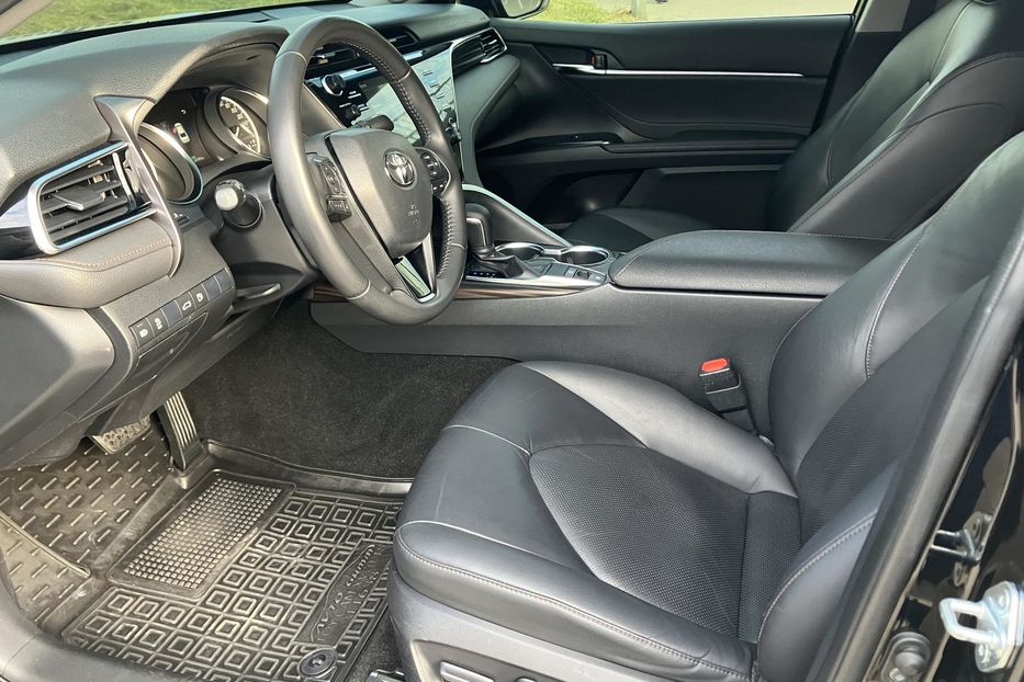Продам Toyota Camry Premium  2018 года в Киеве