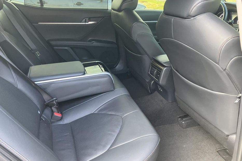Продам Toyota Camry Premium  2018 года в Киеве