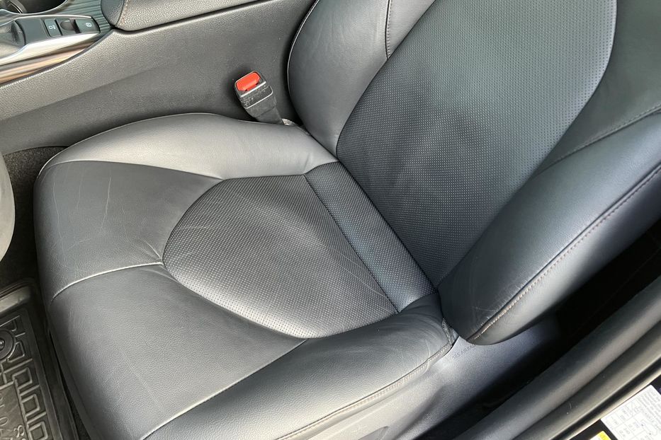 Продам Toyota Camry Premium  2018 года в Киеве