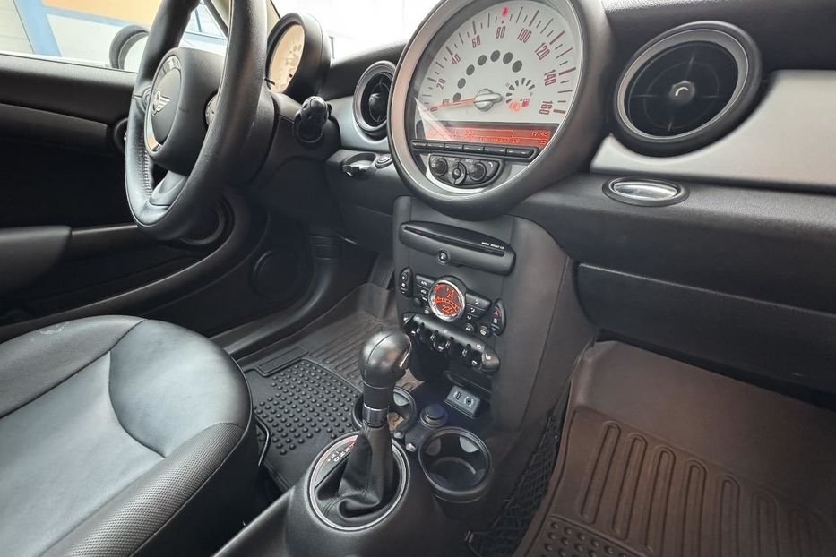 Продам MINI Cooper Передний привод  2013 года в Киеве
