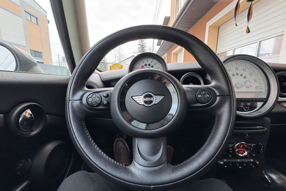 Продам MINI Cooper Передний привод  2013 года в Киеве