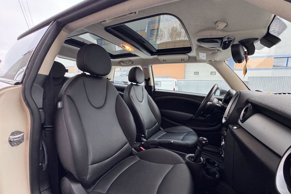 Продам MINI Cooper Передний привод  2013 года в Киеве