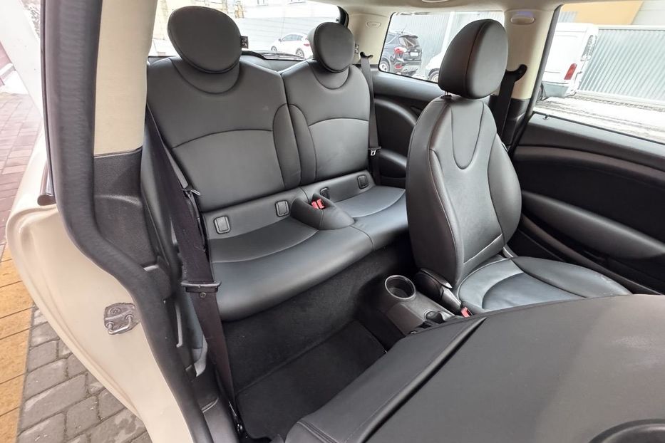 Продам MINI Cooper Передний привод  2013 года в Киеве