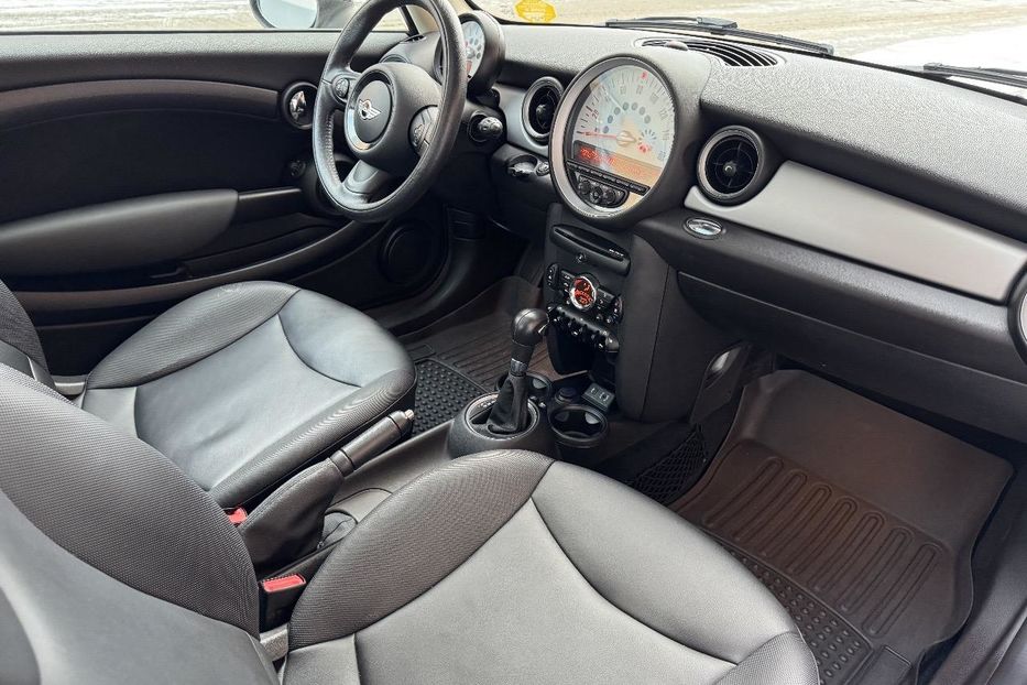 Продам MINI Cooper Передний привод  2013 года в Киеве