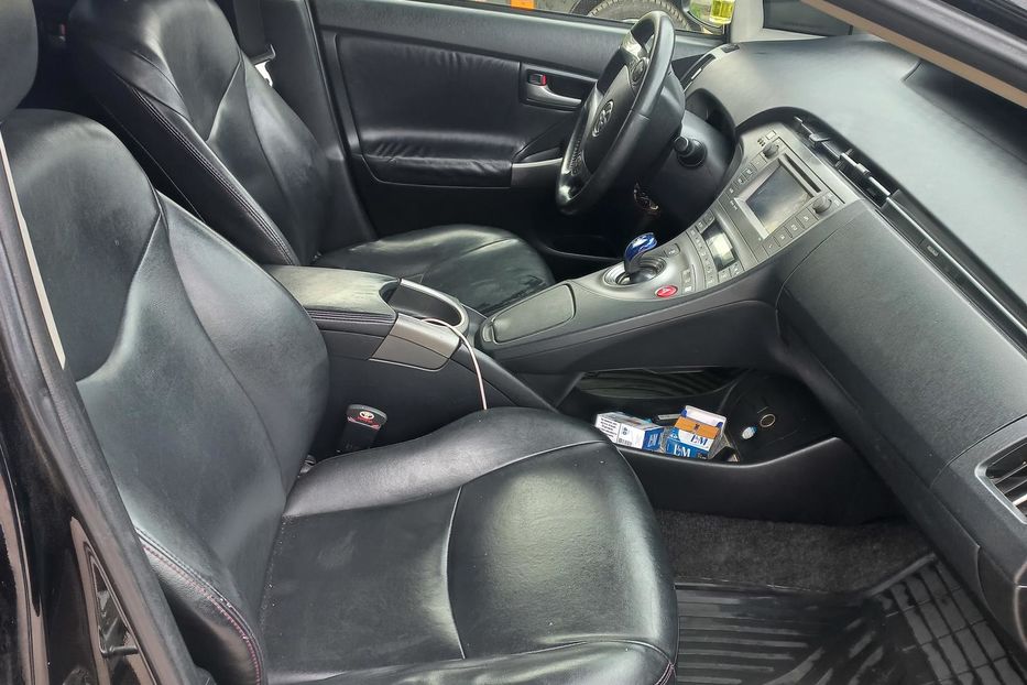 Продам Toyota Prius 2013 года в Одессе