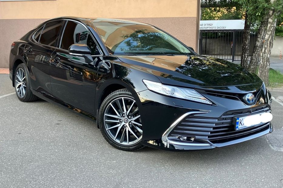 Продам Toyota Camry Premium + 2022 года в Киеве