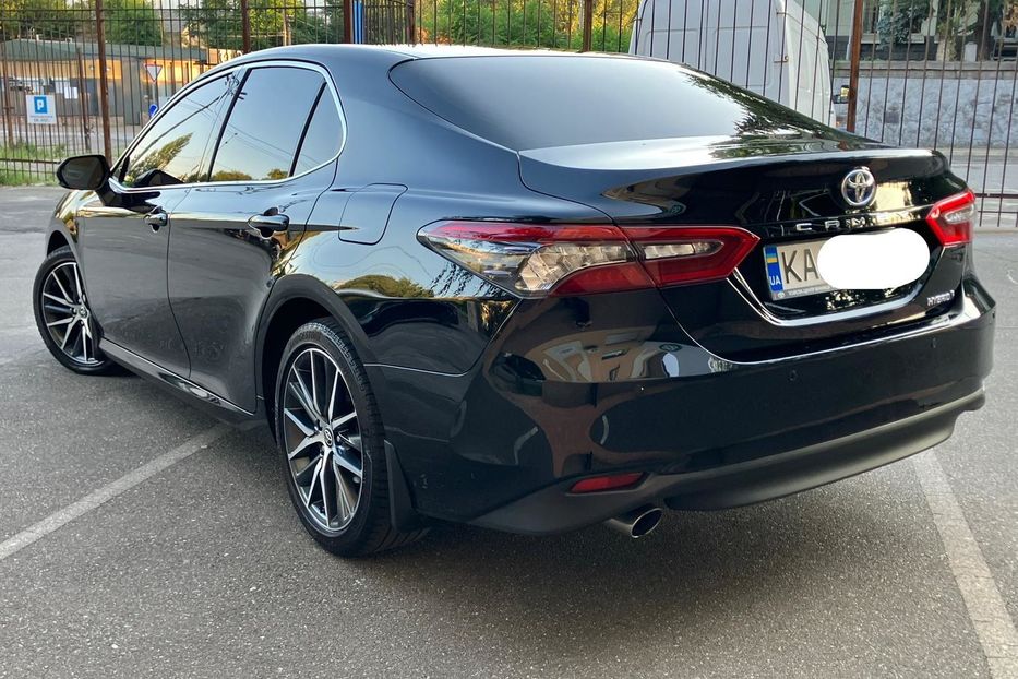 Продам Toyota Camry Premium + 2022 года в Киеве