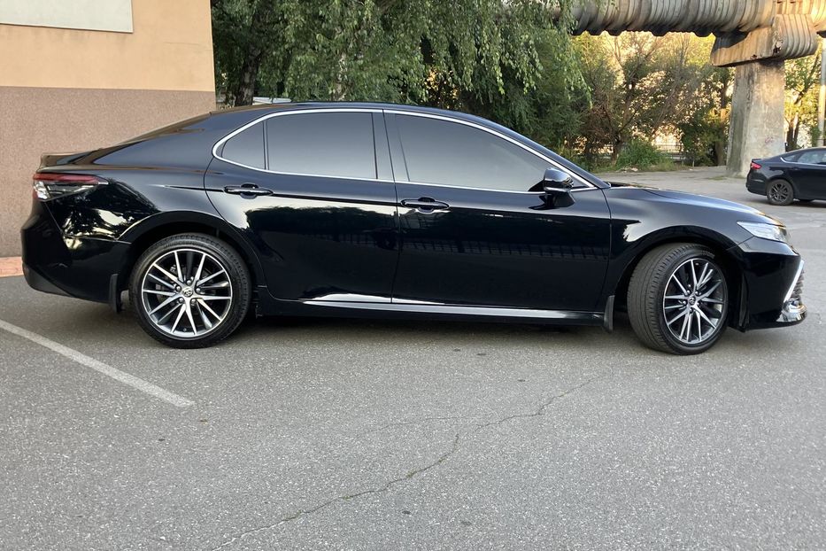 Продам Toyota Camry Premium + 2022 года в Киеве