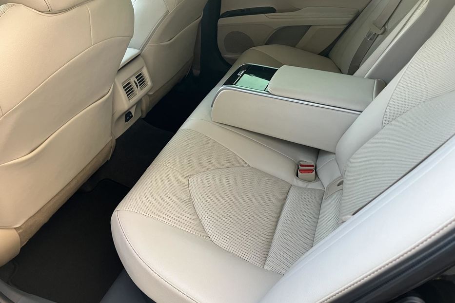 Продам Toyota Camry Premium + 2022 года в Киеве