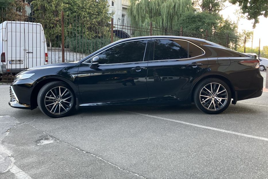 Продам Toyota Camry Premium + 2022 года в Киеве