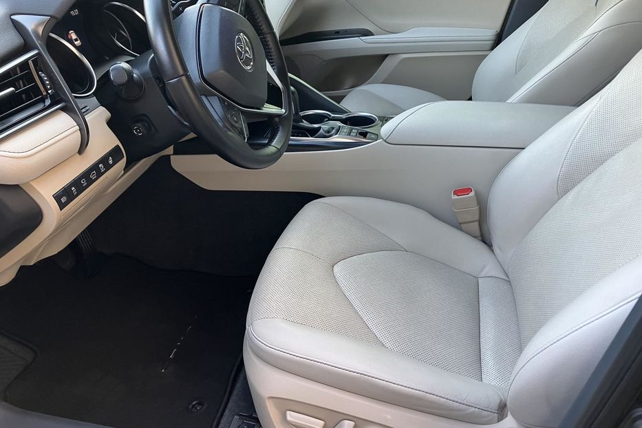 Продам Toyota Camry Premium + 2022 года в Киеве