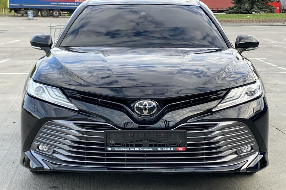 Продам Toyota Camry Premium  2018 года в Киеве