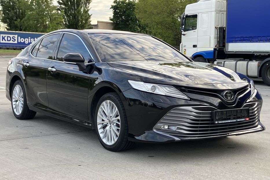 Продам Toyota Camry Premium  2018 года в Киеве