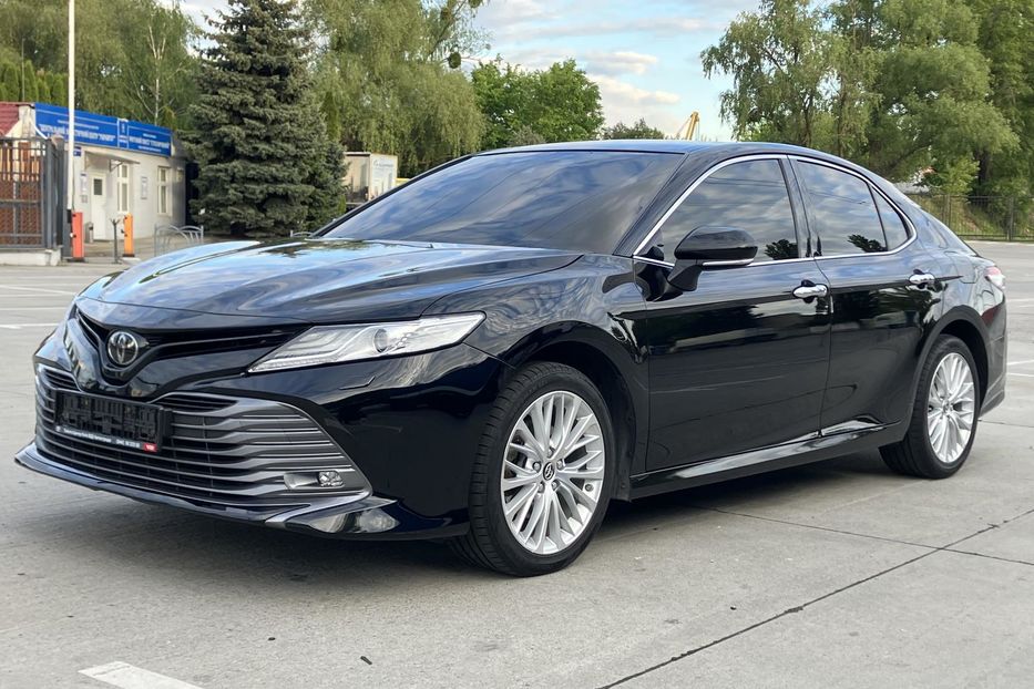 Продам Toyota Camry Premium  2018 года в Киеве
