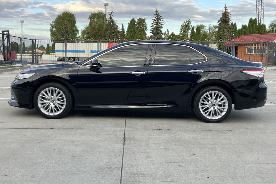 Продам Toyota Camry Premium  2018 года в Киеве